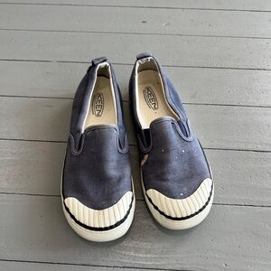 Keen Blue and White Mules